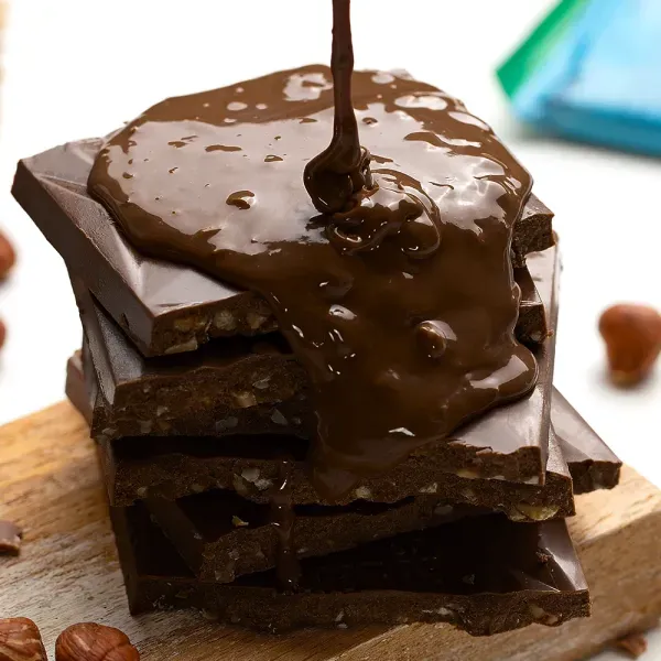 Barra de chocolate 70% cacau com avelãs zero adição de açúcares 20g