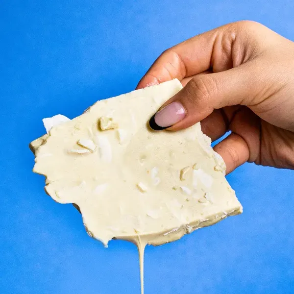 Laskas de chocolate branco com pedaços de coco zero adição de açúcares 120g