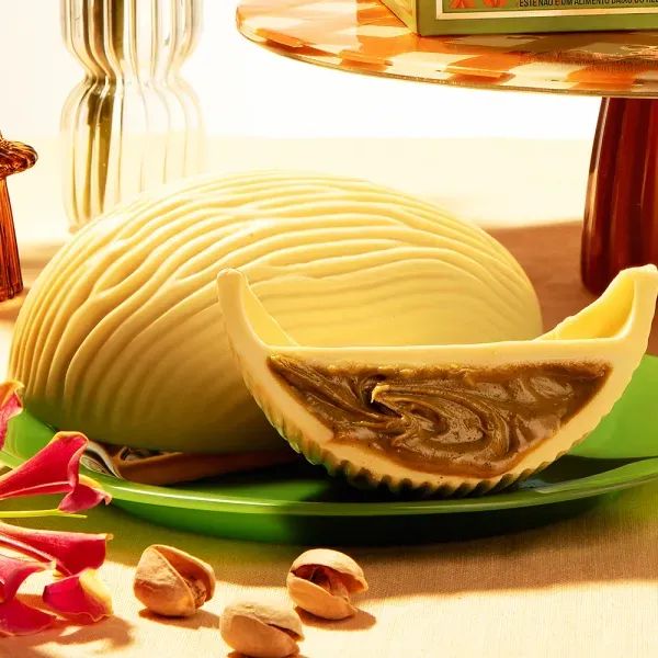 Ovo de Chocolate branco com recheio creme de Pistache zero adição de açúcares 278g